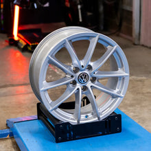 Laden Sie das Bild in den Galerie-Viewer, 4x Alufelge 17 Zoll 7.5" 5x112 27ET 6868217 BMW 4 Passat Tiguan Arteon Rim Wheel FEL9865261032ga