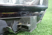 Laden Sie das Bild in den Galerie-Viewer, Frontscheinwerfer Skoda Octavia IV 5E4941035 Links Scheinwerfer Headlight SCH2993543872xt