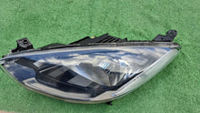 Laden Sie das Bild in den Galerie-Viewer, Frontscheinwerfer Mazda II DR6151040 Links Scheinwerfer Headlight