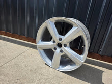 Laden Sie das Bild in den Galerie-Viewer, 1x Alufelge 20 Zoll 9.0" 5x130 60ET Glanz Silber 4L0601025H Audi I Rim Wheel FEL6678671424qq