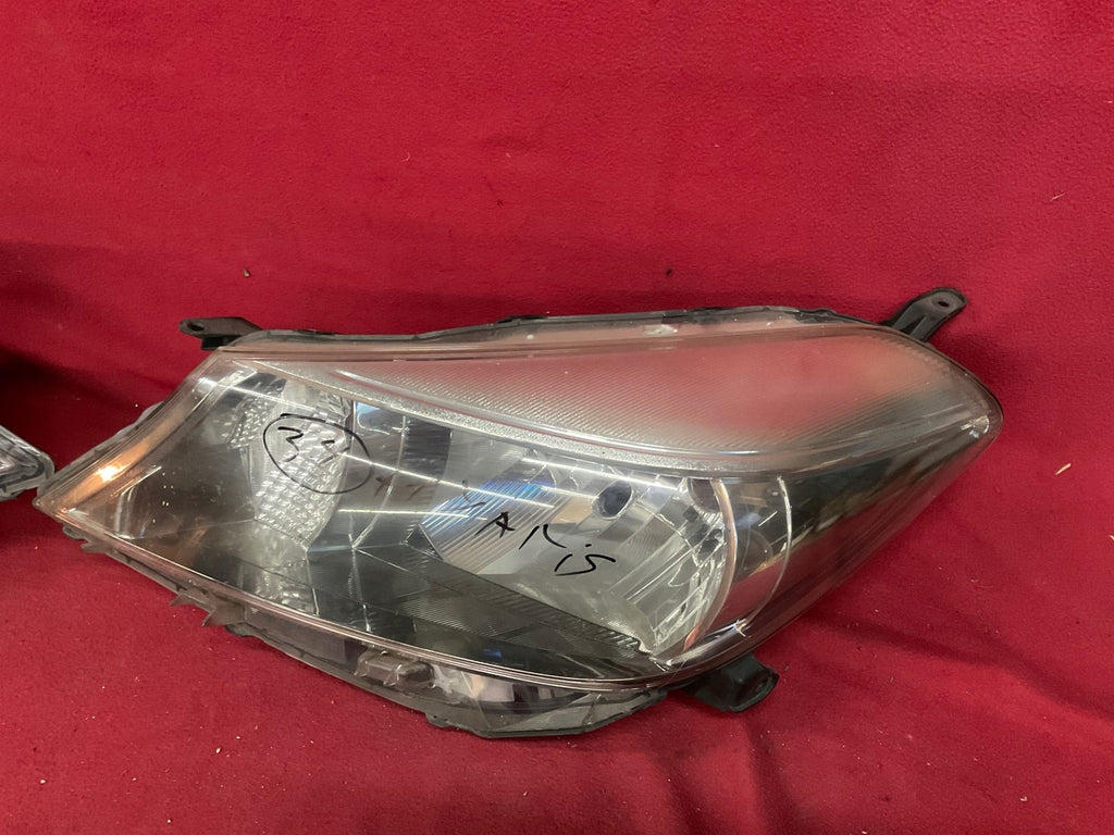 Frontscheinwerfer Toyota Yaris Ein Satz Scheinwerfer Headlight SCH7354287191hu