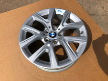 Laden Sie das Bild in den Galerie-Viewer, 1x Alufelge 17 Zoll 6.5" 5x112 39ET 6856076 BMW F39 F48 Rim Wheel FEL8950176700tb