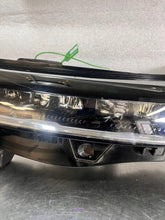 Laden Sie das Bild in den Galerie-Viewer, Frontscheinwerfer 260606256R LED Links Scheinwerfer Headlight