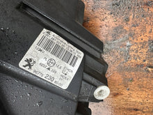 Laden Sie das Bild in den Galerie-Viewer, Frontscheinwerfer Peugeot 308 II 9677523080 Links Scheinwerfer Headlight SCH3864509645ri