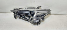 Laden Sie das Bild in den Galerie-Viewer, Frontscheinwerfer Mazda K124-51040 Links Scheinwerfer Headlight