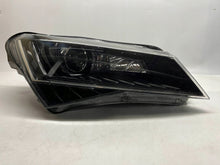 Laden Sie das Bild in den Galerie-Viewer, Frontscheinwerfer Skoda Superb III 3V1941016B Xenon Rechts Headlight