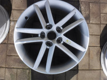 Laden Sie das Bild in den Galerie-Viewer, 1x Alufelge 17 Zoll 7.0" 5x112 37ET 1P0601025C Seat Rim Wheel FEL4313607007dh