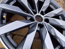 Load image into Gallery viewer, 1x Alufelge 18 Zoll 8.0" 5x112 40ET Glanz Silber 8W0601025FJ Audi A4 Rim Wheel FEL2320467022ye