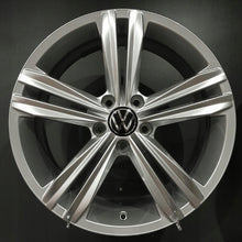 Load image into Gallery viewer, 1x Alufelge 18 Zoll 7.0" 5x112 43ET Glanz Silber 5NA601025N VW Rim Wheel FEL8439084253gr