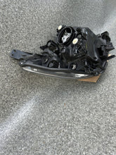 Laden Sie das Bild in den Galerie-Viewer, Frontscheinwerfer Mazda 2 Dj DB5J-51040 Links Scheinwerfer Headlight SCH2128649338ra