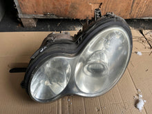 Laden Sie das Bild in den Galerie-Viewer, Frontscheinwerfer Mercedes-Benz W203 189WE4F169WE1D 1307329088 Xenon Links SCH1181097465fa