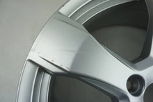Laden Sie das Bild in den Galerie-Viewer, 1x Alufelge 17 Zoll 7.5&quot; 5x108 50ET Glanz Silber 31423850 Volvo Xc60 Xc40