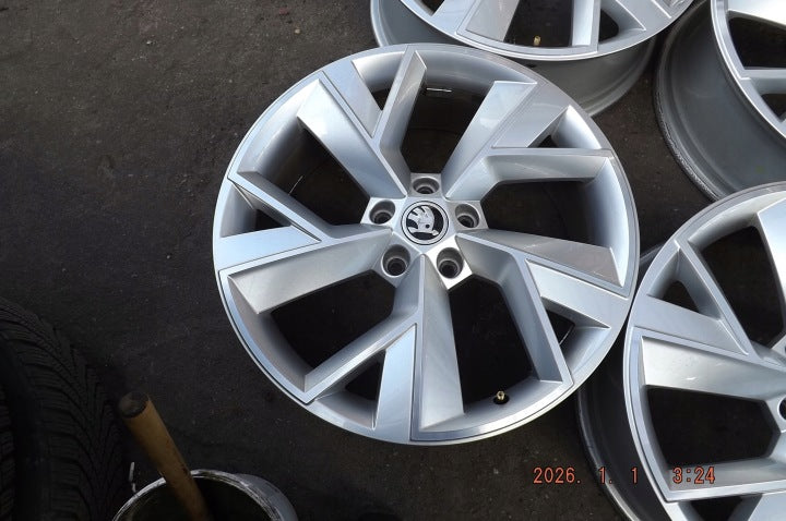 4x Alufelge 19 Zoll 7.0" 5x112 43ET Glanz Silber 565601025 Skoda Kodiaq FEL7126483774di
