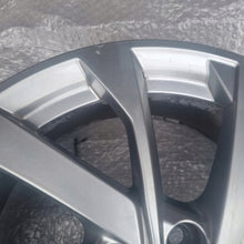 Laden Sie das Bild in den Galerie-Viewer, 1x Alufelge 16 Zoll 6.5" 5x112 40ET Glanz Silber 82A601025B Audi Rim Wheel FEL5237663473pl