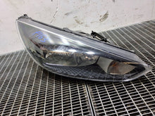 Load image into Gallery viewer, Frontscheinwerfer Ford Focus SKE60780 Rechts Scheinwerfer Headlight SCH5487245349ww