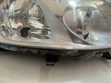 Load image into Gallery viewer, Frontscheinwerfer Toyota Auris 81110-02470 LED Rechts Scheinwerfer Headlight