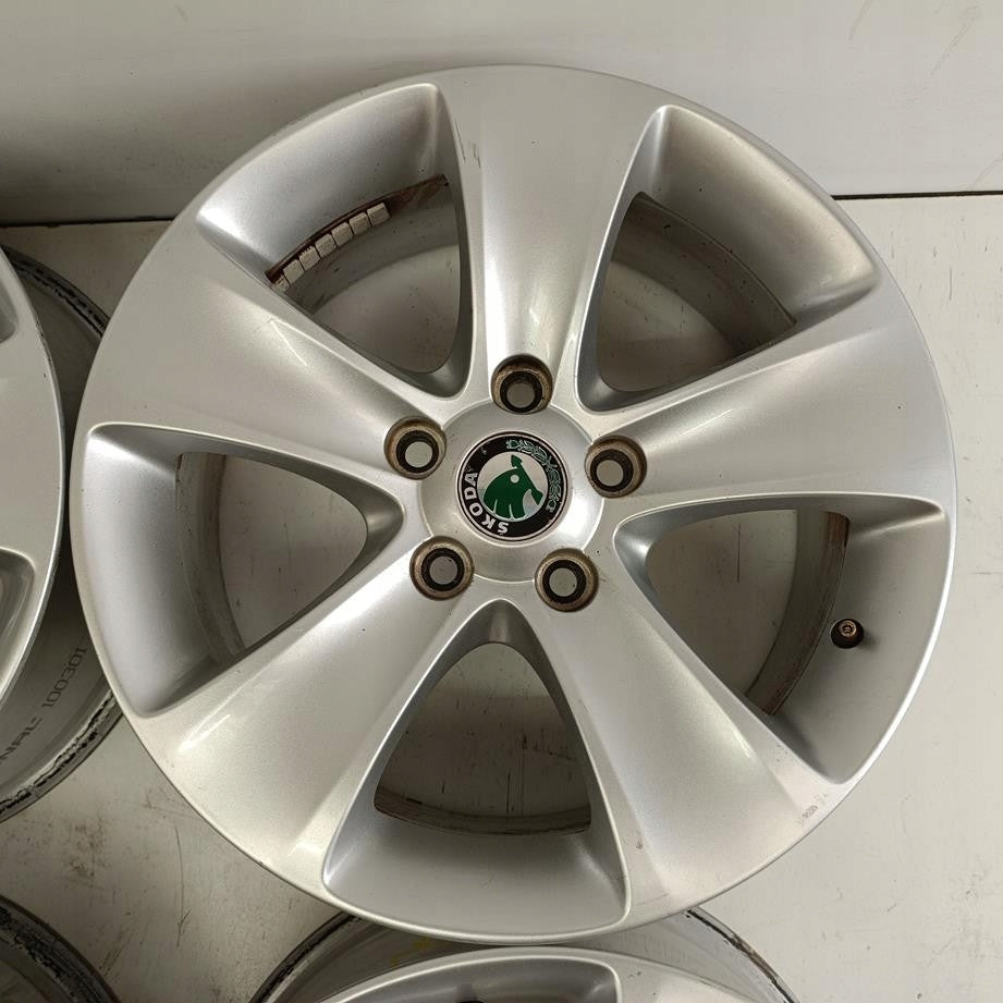 4x Alufelge 16 Zoll 6.5" 5x112 45ET Glanz Silber 3T0601025N Seat II Superb I FEL9525502371av