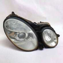 Laden Sie das Bild in den Galerie-Viewer, Frontscheinwerfer Mercedes-Benz W211 Xenon Rechts Scheinwerfer Headlight