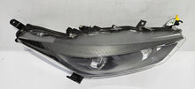 Laden Sie das Bild in den Galerie-Viewer, Frontscheinwerfer Toyota Yaris Rechts Scheinwerfer Headlight SCH2339797283za