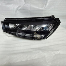 Laden Sie das Bild in den Galerie-Viewer, Frontscheinwerfer Skoda Fabia I 6VB941015 Links Scheinwerfer Headlight SCH4027408230uv