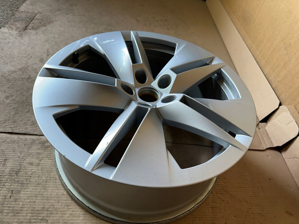 1x Alufelge 19 Zoll 8.0" 5x112 45ET Glanz Silber 5LA601025B Skoda Enyaq FEL4399733341me