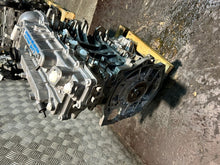 Load image into Gallery viewer, Motor Hyundai Veloster G4FJ 1.6 TGDI 186PS 88TKm Benzin Engine Unkomplett MOT7509157073yn