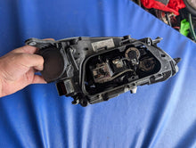 Laden Sie das Bild in den Galerie-Viewer, Frontscheinwerfer Volvo V40 31420007 Links Scheinwerfer Headlight SCH1433028099mt