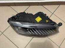 Laden Sie das Bild in den Galerie-Viewer, Frontscheinwerfer Skoda Octavia III 5E1941018B Xenon Rechts Headlight SCH5839603927vc