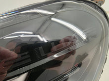 Laden Sie das Bild in den Galerie-Viewer, Frontscheinwerfer Opel Vivaro 9847209980 Links Scheinwerfer Headlight SCH9086485053lw