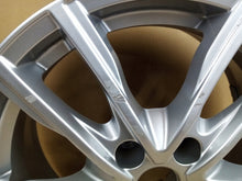 Load image into Gallery viewer, 1x Alufelge 17 Zoll 7.0&quot; 5x114.3 40ET KB409-4E260 Nissan Rim Wheel