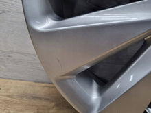 Laden Sie das Bild in den Galerie-Viewer, 1x Alufelge 16 Zoll 6.0&quot; 5x100 45ET 6F9601025 Seat Arona Rim Wheel