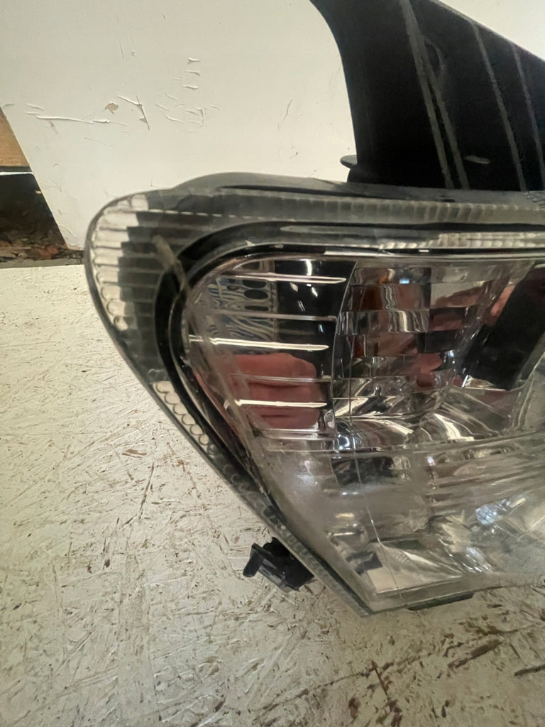 Frontscheinwerfer Mitsubishi Pajero IV 8301B330 Rechts Scheinwerfer Headlight SCH7554509792dq