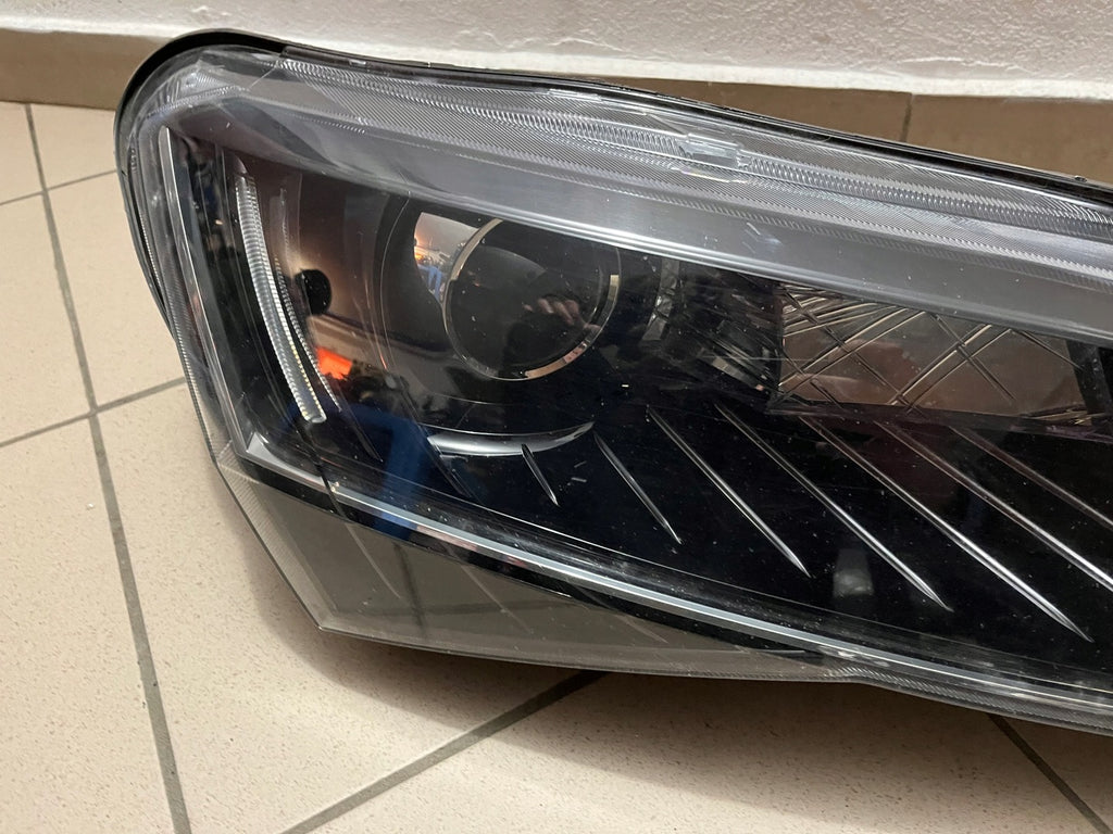 Frontscheinwerfer Skoda Superb III 3V1941016B Xenon Rechts Headlight SCH8350653061nr