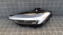 Laden Sie das Bild in den Galerie-Viewer, Frontscheinwerfer Volvo 32404709 Links Scheinwerfer Headlight SCH2416920119lk