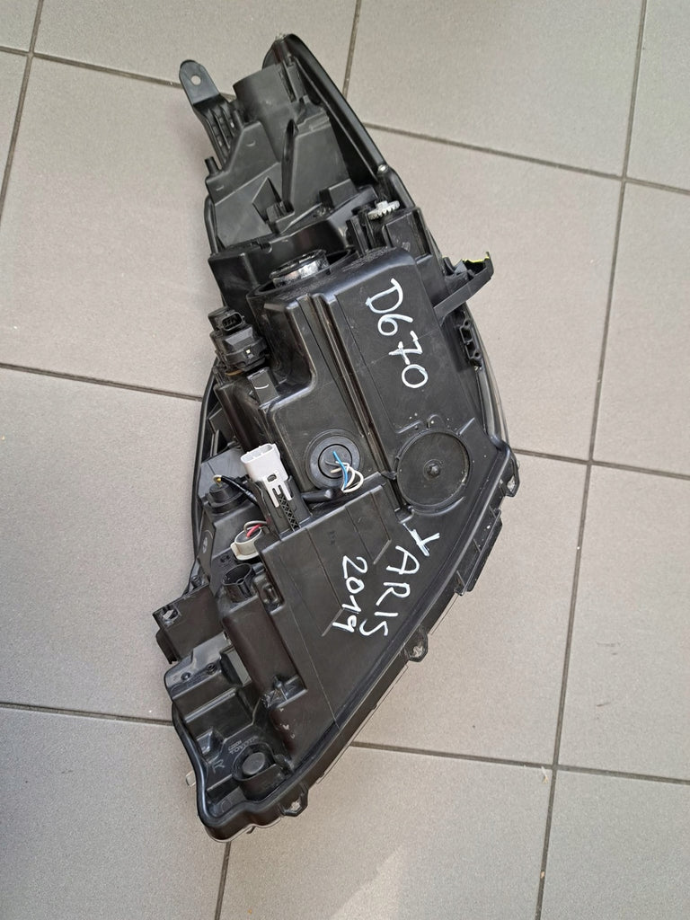 Frontscheinwerfer Toyota Yaris LED Rechts Scheinwerfer Headlight