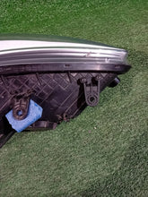 Laden Sie das Bild in den Galerie-Viewer, Frontscheinwerfer Kia Ceed 92101-A2220 LED Links Scheinwerfer Headlight