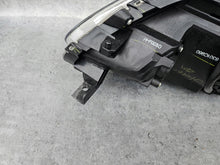 Laden Sie das Bild in den Galerie-Viewer, Frontscheinwerfer Mitsubishi Space W Mirage Star W3014 W3015 Xenon Rechts