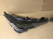 Laden Sie das Bild in den Galerie-Viewer, Frontscheinwerfer Toyota Corolla Ein Stück (Rechts oder Links) Headlight