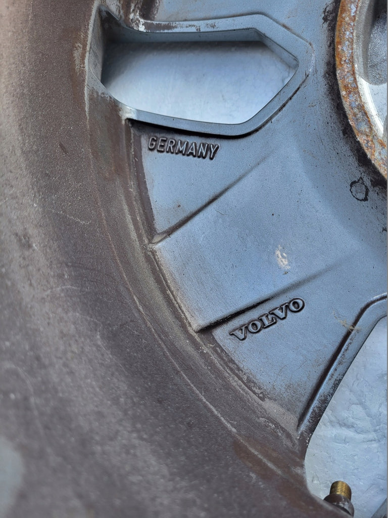 1x Alufelge 15 Zoll 6.0" 5x108 46ET Matt Silber 31255812 Volvo Rim Wheel FEL8461485858dm