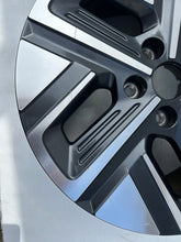 Load image into Gallery viewer, 1x Alufelge 17 Zoll 7.0" 5x114.3 50ET Glanz 52910-DD000 Hyundai Kona Rim Wheel FEL7767213272mc