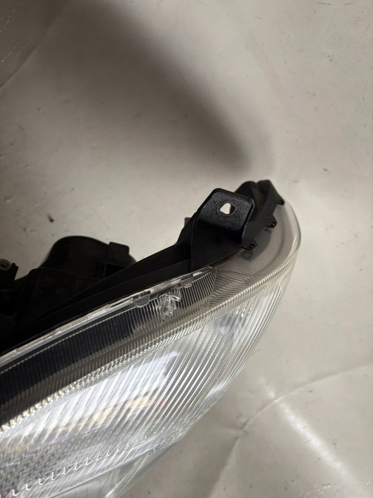 Frontscheinwerfer Mercedes-Benz Sprinter A9068200261 Links Headlight SCH2231589980ym