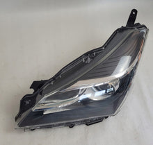 Load image into Gallery viewer, Frontscheinwerfer Toyota Yaris Links Scheinwerfer Headlight