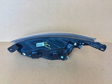 Laden Sie das Bild in den Galerie-Viewer, Frontscheinwerfer Ford Focus MX7B-13E014-CC MX7B-13E014 MX7B13E014 Rechts SCH3312042275ph