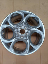 Load image into Gallery viewer, 1x Alufelge 17 Zoll Alfa Romeo Giulietta Rim Wheel FEL1874806189ug