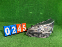 Load image into Gallery viewer, Frontscheinwerfer Toyota Yaris Links Scheinwerfer Headlight