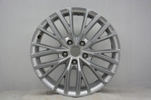 Load image into Gallery viewer, 1x Alufelge 17 Zoll 7.5&quot; 5x112 46ET Glanz Silber 5FA601025B Seat Leon Rim Wheel