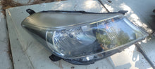 Load image into Gallery viewer, Frontscheinwerfer Toyota Yaris Ein Stück (Rechts oder Links) Headlight