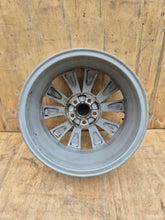 Laden Sie das Bild in den Galerie-Viewer, 1x Alufelge 16 Zoll 6.0" 5x100 38ET Glanz Silber 658601025K Skoda Fabia I FEL2888032439wg