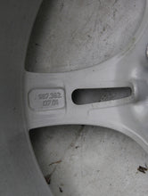 Laden Sie das Bild in den Galerie-Viewer, 1x Alufelge 18 Zoll 8.0&quot; 5x130 57ET Glanz Silber 98736213701 Porsche 987