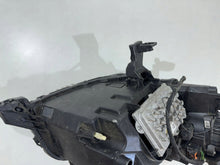 Laden Sie das Bild in den Galerie-Viewer, Frontscheinwerfer Peugeot 2008 II 9823194180 LED Ein Stück (Rechts oder Links)